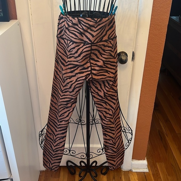 Varley Century 2.0 Legging in Clay Zebra-Size S - Picture 3 of 4